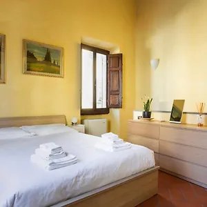 Cozy Classic Italian House Near Santa Croce, On The Lungarno Italia