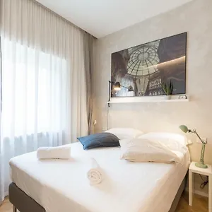 Duomo Deluxe 2* Milan